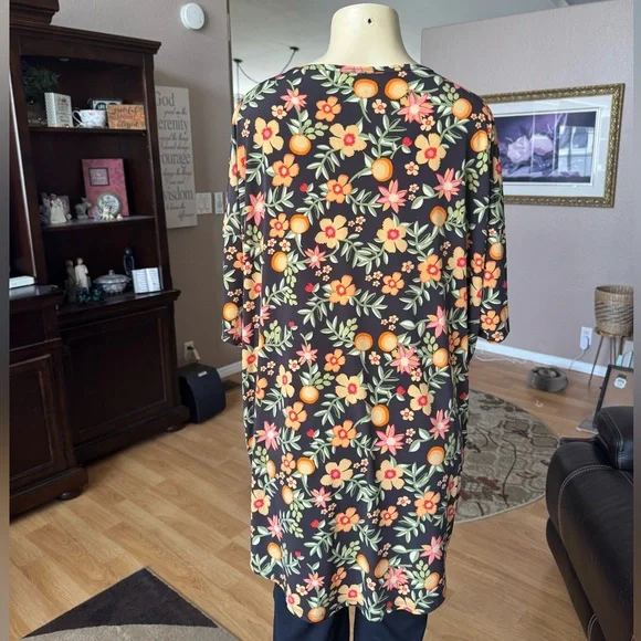 Lularoe multicolored floral oversized scoop neck tunic-size L - Picture 2 of 9
